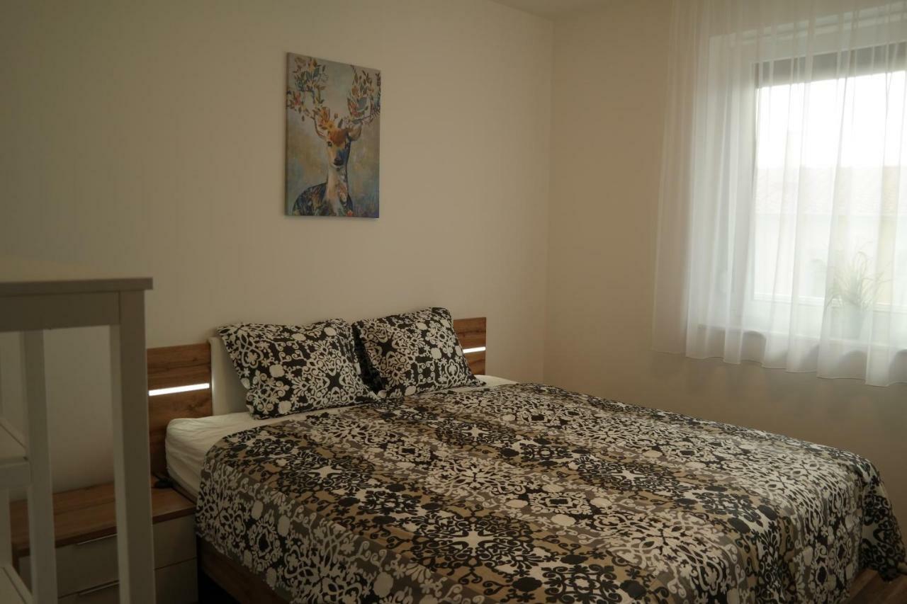 Holiday Apartman With Free Parking Győr Exterior foto